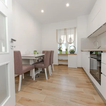 Lana - David, Center Of Appartement Split
