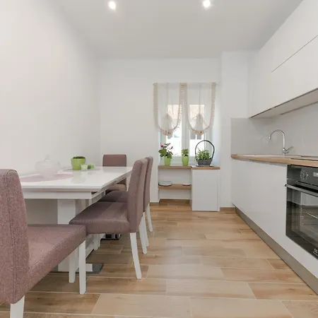 Lana - David, Center Of Appartement Split